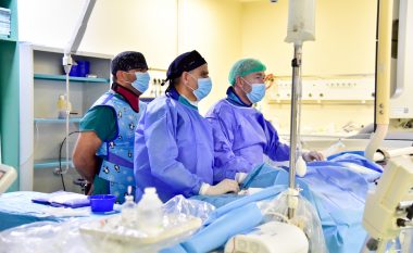 Mjekët nga Turqia kryejnë 12 operacione kardio-kirurgjike tek fëmijët, pritet të vijë edhe një delegacion nga SHBA-të për operacione tjera