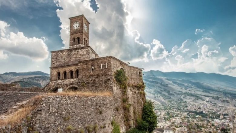 Gjirokastra si në përrallë, media italiane e cilëson si vendin turistik më të parapëlqyer