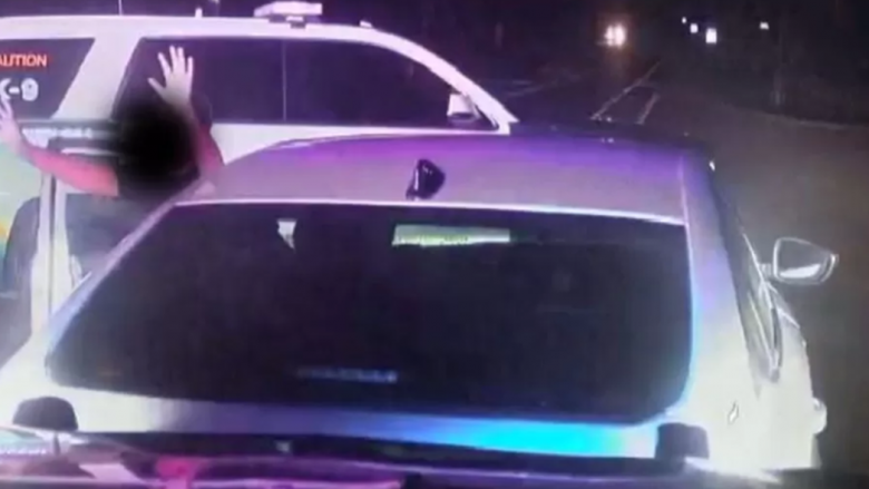 Policia në Florida tronditet kur zbuloi se shoferi që ndaluan në autostradë ishte një 10-vjeçar
