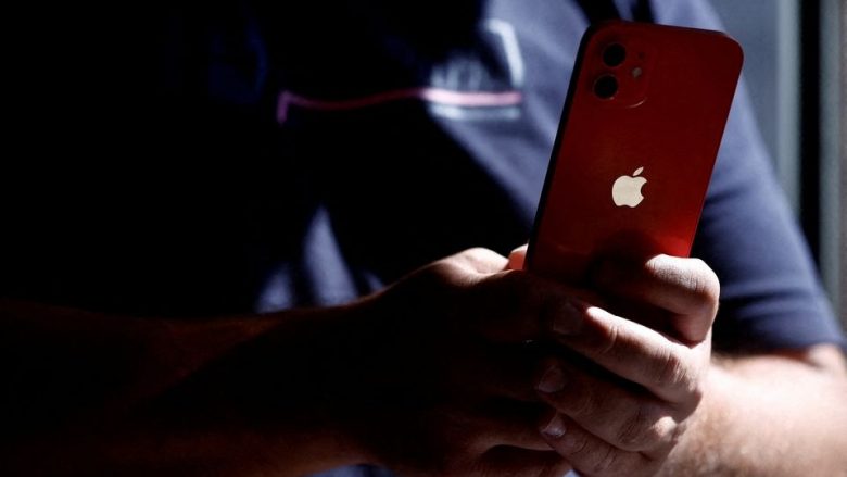 Franca miraton përditësimin e softuerit të Apple për iPhone 12 pas shqetësimeve mbi rrezatimin e lartë