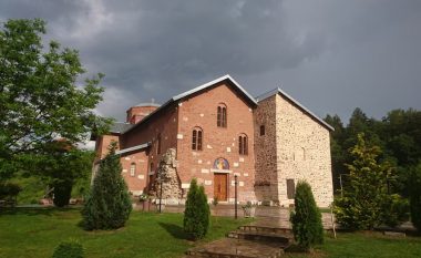 Dioqeza Rashkë-Prizren: Armët u gjetën në oborr, nuk pati viktima brenda mureve të manastirit të Banjskës
