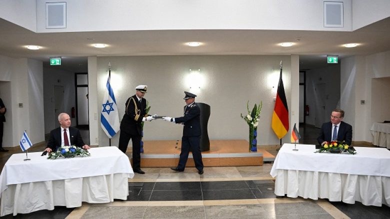 Gjermania dhe Izraeli nënshkruan marrëveshjen “historike” të mbrojtjes raketore prej 3.5 miliardë dollarësh