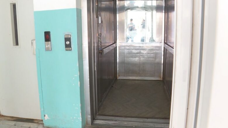 Spitali klinik i Tetovës, me ashensorë të prishur