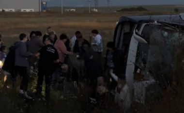 Aksident i rëndë i autobusit serb në Greqi afër kufirit me Maqedoninë e Veriut, raportohet për viktima