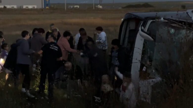 Aksident i rëndë i autobusit serb në Greqi afër kufirit me Maqedoninë e Veriut, raportohet për viktima
