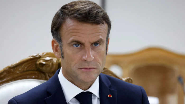 Macron: Ambasadori francez po mbahet peng në ambasadën e Nigerit