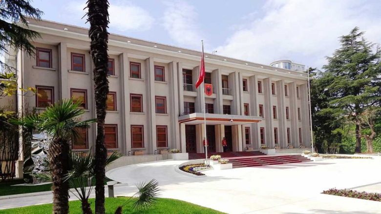 Ndryshimet në qeverinë shqiptare, betohen pesë ministrat e rinj në Presidencë