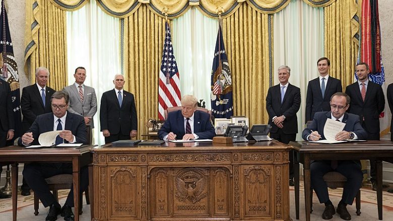 Tri vjet nga marrëveshja në Shtëpinë e Bardhë – çfarë kishin nënshkruar Hoti e Vuçiq në praninë e Trumpit