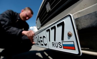 Finlanda bëhet vendi i fundit që ndalon veturat me targa ruse