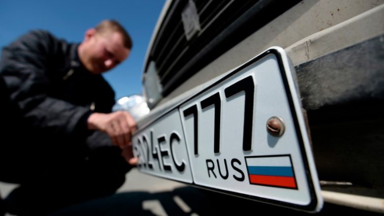 Finlanda bëhet vendi i fundit që ndalon veturat me targa ruse