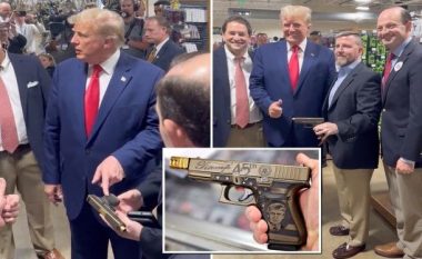 Trump pozoi me një armë: Dua ta blej një