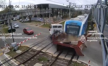 Treni përplaset me kamionion në Buenos Aires: Shoferi ishte disa centimetra larg vdekjes