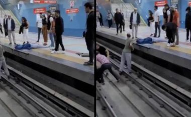 Një gruaje i bie të fikët dhe rrëzohet në shinat e metrosë në Turqi – shpëtohet në momentet e fundit nga qytetarët