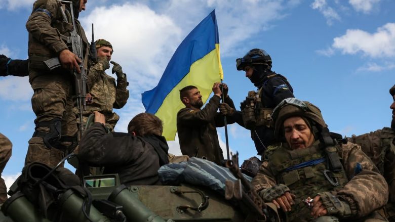 Ukraina thotë se “po i afrohet edhe më shumë Bakhmutit” – duke çliruar edhe një fshat tjetër afër tij