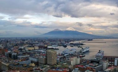 Tërmetet goditën një zonë të një vullkani në Itali, paralajmërime për evakuime masive
