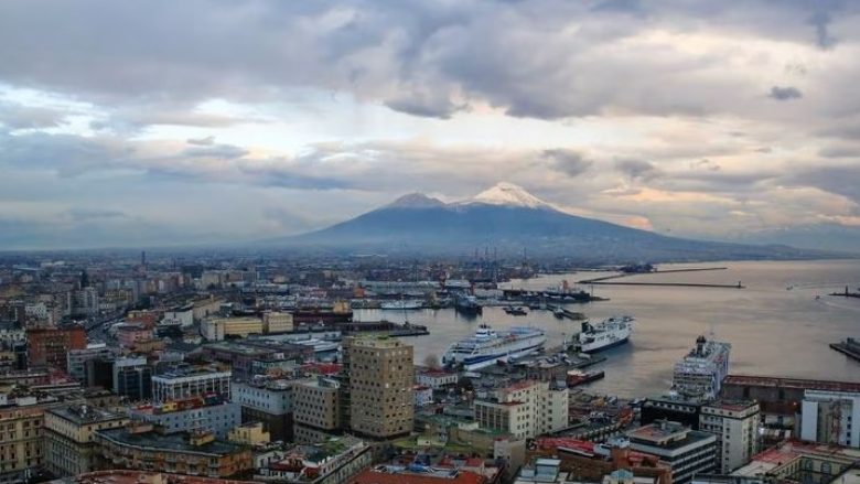 Tërmetet goditën një zonë të një vullkani në Itali, paralajmërime për evakuime masive
