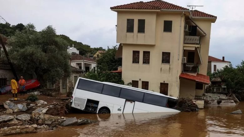 Kishin shkuar për muajin e mjaltit, zhduket çifti austriak pasi përmbytjet shkatërruan shtëpinë ku qëndronin në Greqi
