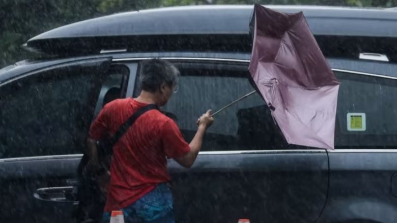 Tajvani goditet nga një tajfun i fuqishëm – u mbyllën shkollat dhe bizneset, u anuluan pothuajse të gjitha fluturimet