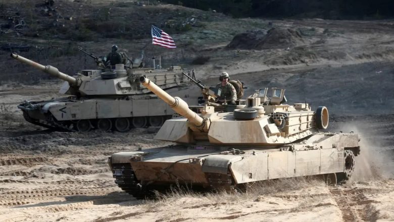 Tanket Abrams të prodhimit amerikan kanë mbërritur në Ukrainë, thotë Zelensky