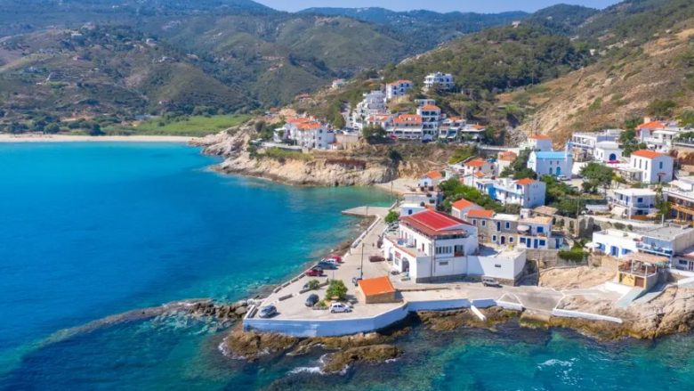 Atje ka pak raste me kancer, sëmundje të zemrës dhe depresion: ‘Sekretet’ e ishullit grek ku njerëzit mbesin aktivë deri në moshën 90-vjeçare