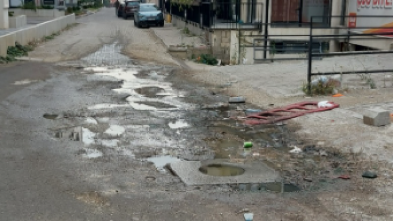 Banorët e rrugës “B” në Prishtinë ankohen për probleme me ujëra të zeza
