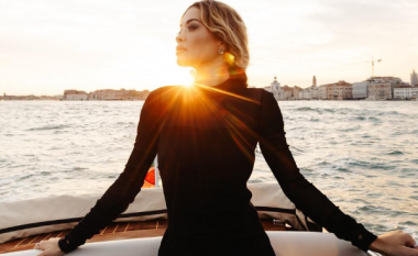 Për herë të parë në Venecia – Rita Ora publikon të tjera fotografi nga ky udhëtim