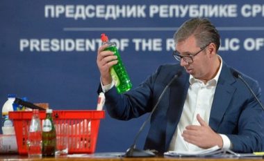 "Makarona, qumësht e patate" - të gjithë po qeshin me paraqitjen e fundit televizive të Vuçiqit