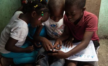 Punonjësit e OKB-së braktisën qindra bashkëshorte dhe fëmijë të tyre në Haiti