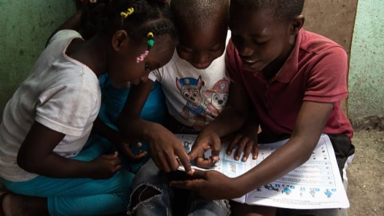 Punonjësit e OKB-së braktisën qindra bashkëshorte dhe fëmijë të tyre në Haiti