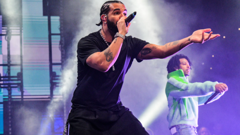 Drake kritikohet nga fansat pasi ka harruar tekstin e një kënge gjatë një koncerti