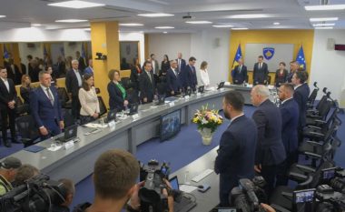 Mbledhja e Qeverisë së Kosovës nis me një minutë heshtje në nderim të policit Bunjaku