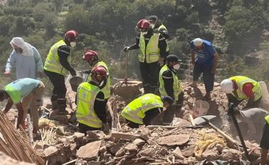 Një grua u nxor e gjallë nga rrënojat, gjashtë ditë pas tërmetit shkatërrues në Marok