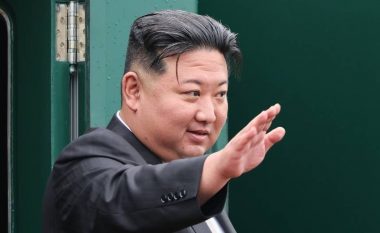 Pas gjashtë ditësh në Rusi, Kim Jong Un kthehet në vendin e tij – zbulohen “dhuratat që mori me vete”