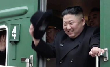 Kim Jong-un “largohet nga Koreja e Veriut me tren për në Rusi” – pritet të ketë bisedime për armët me Putinin
