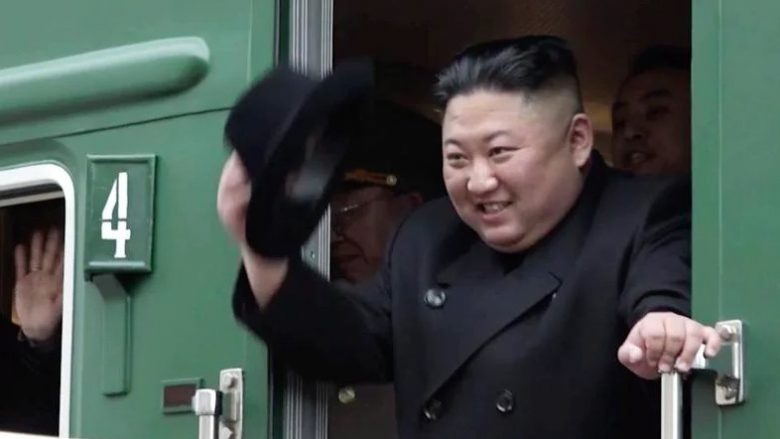 Kim Jong-un “largohet nga Koreja e Veriut me tren për në Rusi” – pritet të ketë bisedime për armët me Putinin