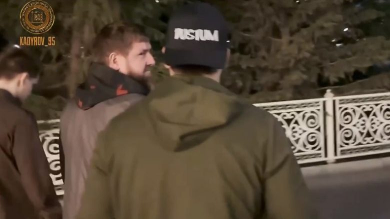 Kadyrov shfaqet në krah të familjarëve pas raportimeve se është në gjendje koma