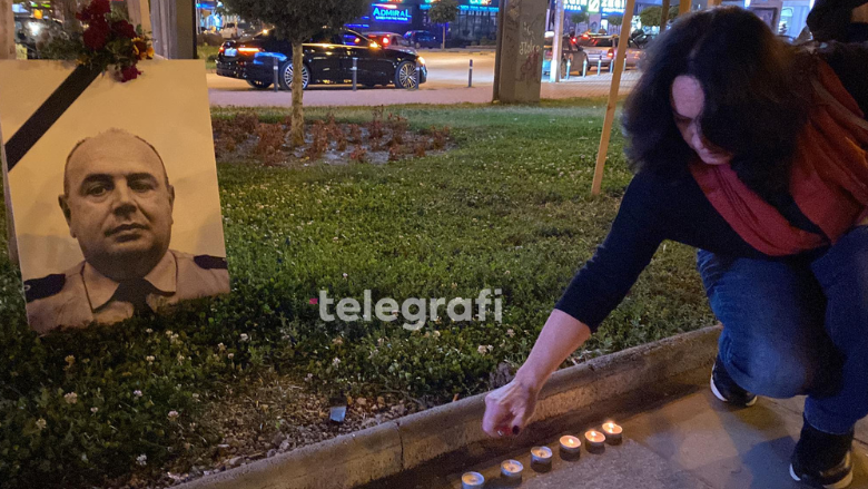 Tetova me homazhe për policin Afrim Bunjaku, ndizen qirinj në qendër të qytetit