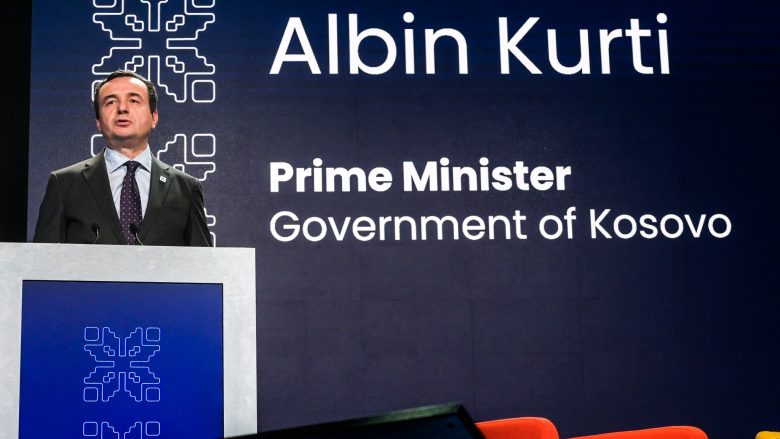 Kryeministri Kurti në Estoni, akuzon aleatët e Rusisë për ‘minimin’ e dialogut Kosovë-Serbi