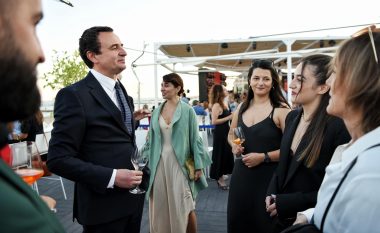 Albin Kurti uron delegacionion shqiptar për suksesin në Festivalin e Filmit në Venecia