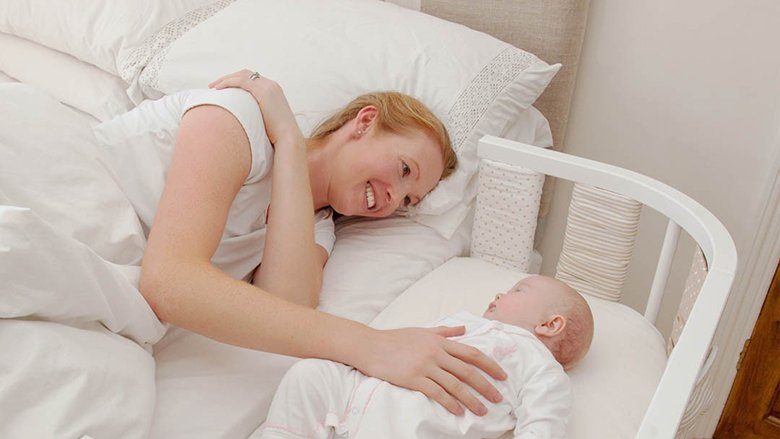 Shëndeti i të sapolindurit: Përse nuk është mirë që bebja në javët e para të flejë tërë natën