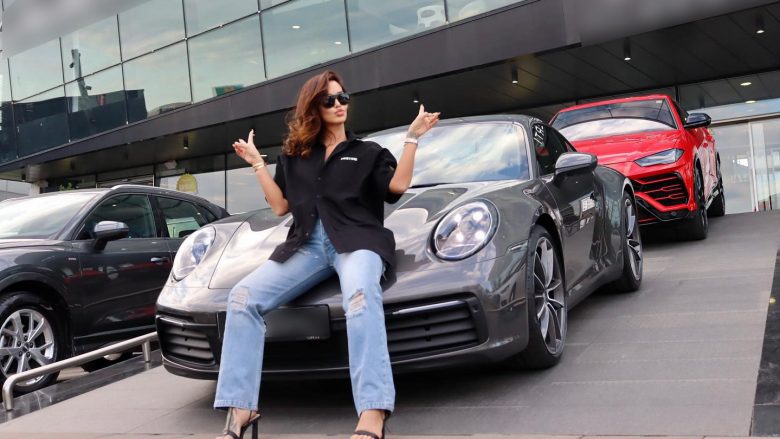 Dafina Zeqiri blen dy vetura të reja luksoze, një “Porsche” dhe një “Lamborghini”
