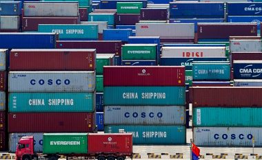 Eksportet e Kinës bien për të katërtin muaj radhazi
