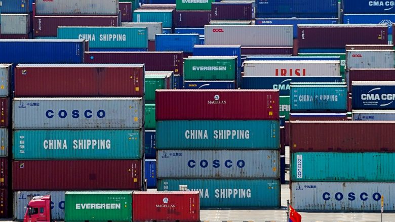 Eksportet e Kinës bien për të katërtin muaj radhazi