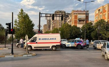 Tri aksidente sot pasdite në Prishtinë, njëri me të lënduar