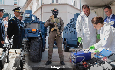 Armë, autoblinda, motorë e pajisje të forenzikës – Policia e Kosovës i ekspozon në 24-vjetorin e themelimit