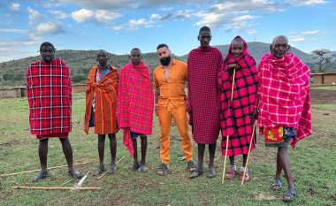 Getoar Selimi publikon fotografi me pjesëtarë të fisit ‘Massai Mara’ gjatë pushimeve në Afrikë