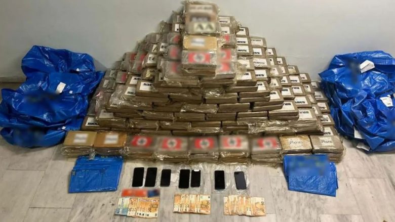 Sekuestrohen mbi 585 kg kokainë në Selanik, arrestohet familja shqiptare