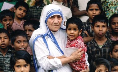 Kurti kujton Nënë Terezën: Humanizmi i saj vazhdon të frymëzoi vepra bamirësie në tërë botën