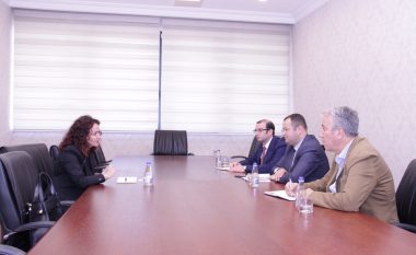 Guvernatori Ismaili dhe Hasani e OEGJK-së diskutojnë për mundësitë e rritjes së investimeve të huaja dhe zgjerimin e qasjes në financa ndërmjet Kosovës dhe Gjermanisë