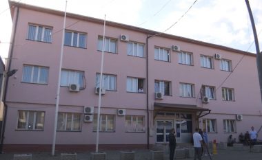 Shtyrja e vendimit për lirimin e objektit në veri, Qeveria kritikohet për joseriozitet